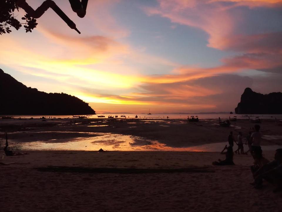 Stones Bar Dorm Rooms Koh Phi Phi Exterior photo